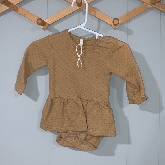 Quincy Mae Textured Ruffled Tan Onesie 3-6m - Picture 2 of 7